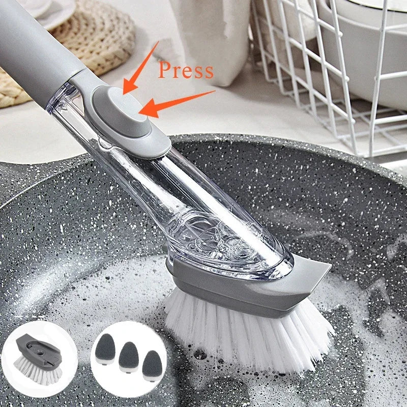 Cepillo de Cocina 2 en 1 con Dispensador de Jabón y Esponja Extraíble — Mango Largo Ergonómico
